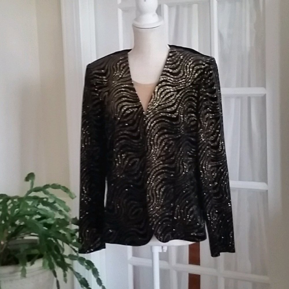 R&M RICHARDS BEAUTIFUL SEQUINED FAUX 2PC TOP